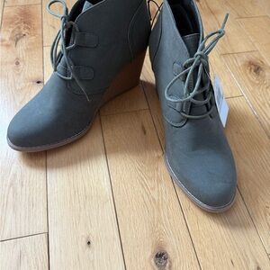 NWT Women's Nautica Vaeda Lace-Up Boot, Forrest, 9